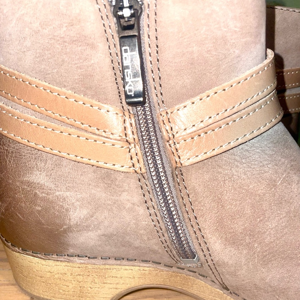 🆕Dansko Women Ankle Boots Brook Nubuck Taupe Burnished  7-7.5/38  $184 - Picture 8 of 15